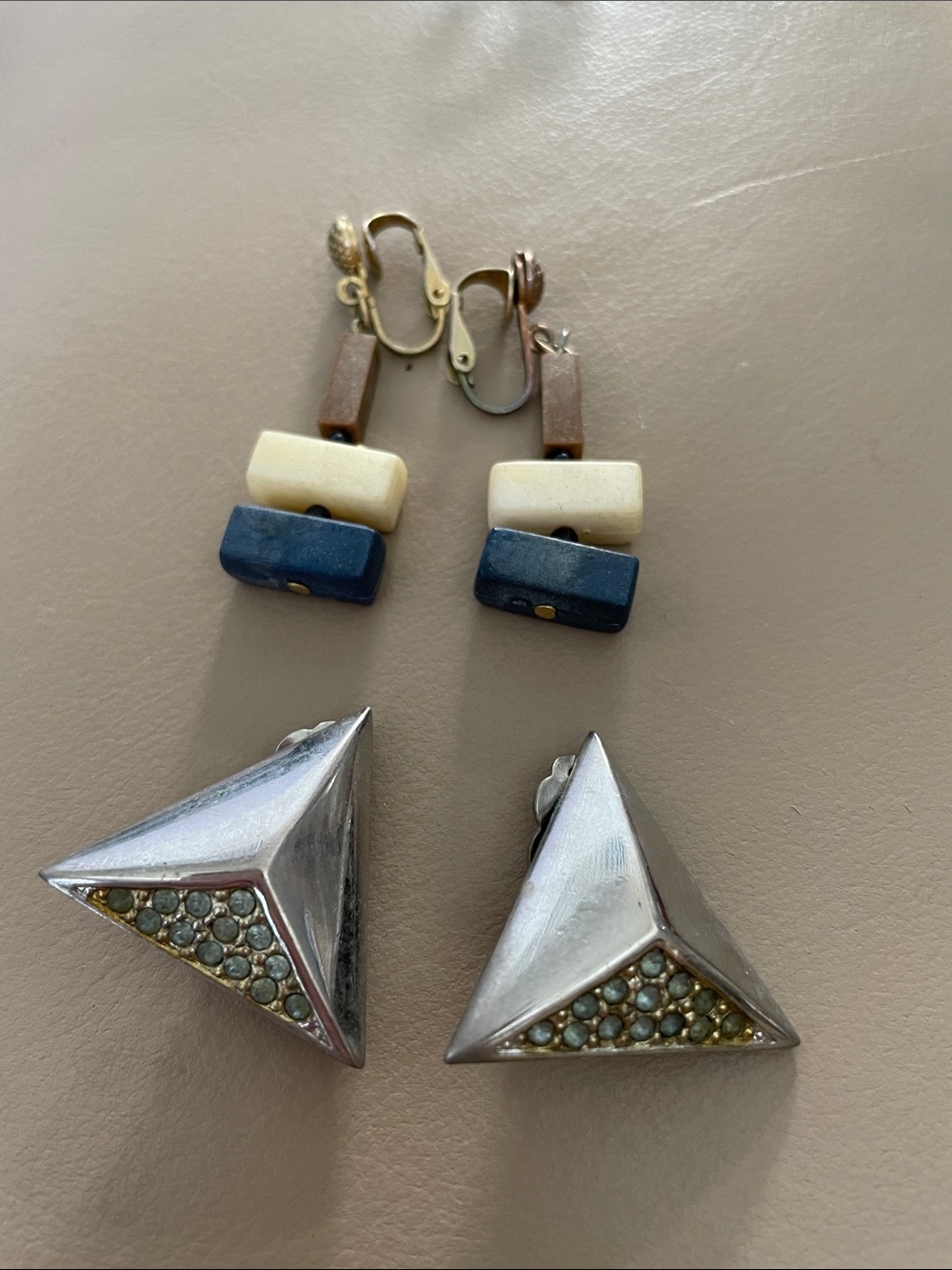 Vintage Geometric Clip-On Earrings — Cream, Navy, Brown, Silver